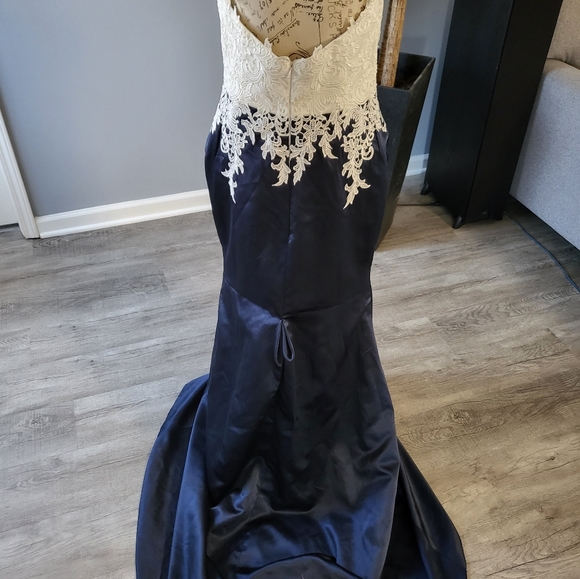 Prom-Formal Long Dress - Picture 11 of 15